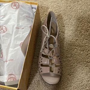Brand new bella vita sandals